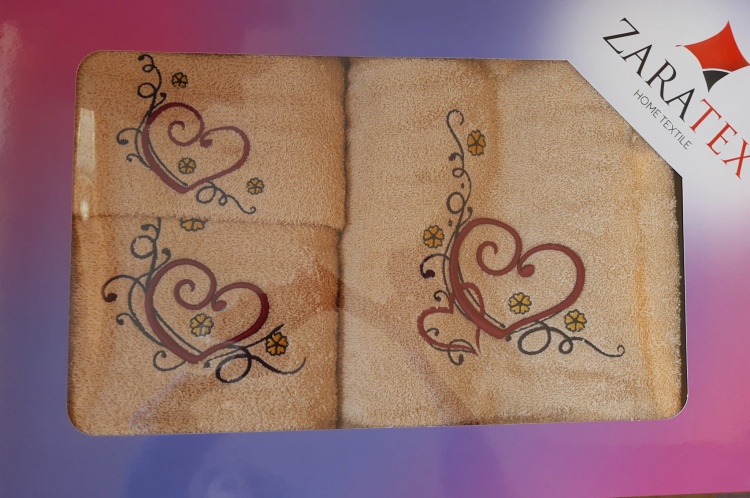 Komplet ręczników 3 częściowych w pudełku z haftem serce beżowe