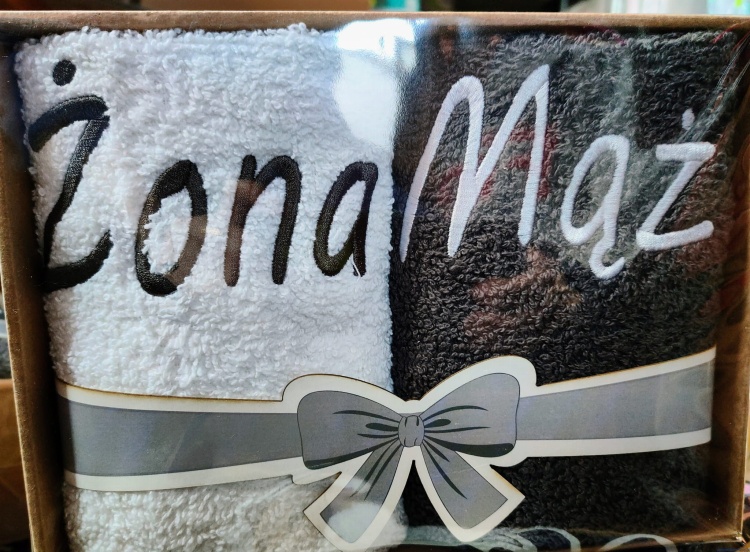 Komplet ręczników 2x 50x100cm Mąż Żona z kokardką biały i popiel