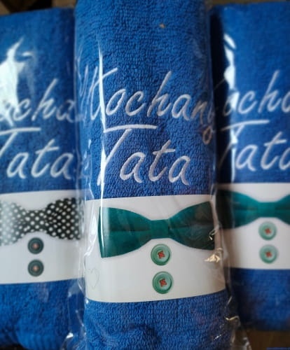 Recznik-bawelniany-50x100-cm-Kochany-Tata-niebieski-kolor-z-mucha-krawat.webp