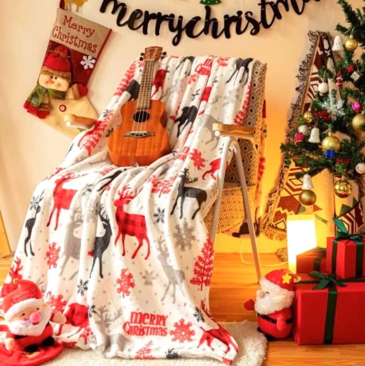 Koc świąteczny w rozmiarze 160x200cm czerwono popielaty z białym- renifery