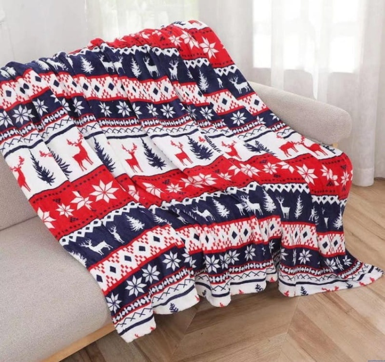 Koc świąteczny w rozmiarze 160x200cm czerwono granatowy z białym- renifery