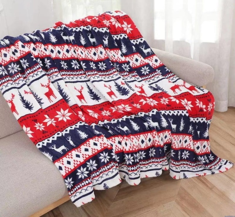 Koc świąteczny w rozmiarze 200x220cm czerwono granatowy z białym- renifery